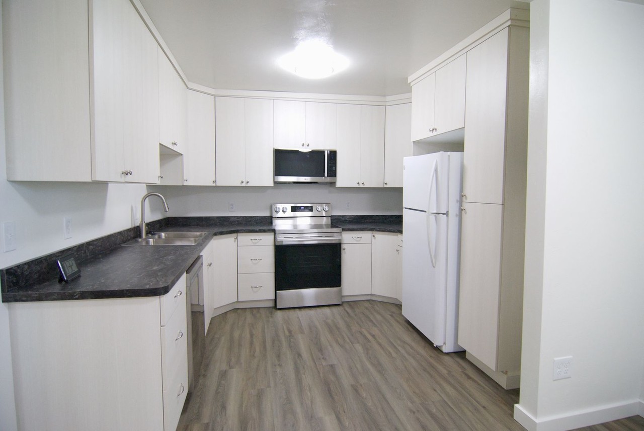 37 W Main St - Photo 4 of 20
