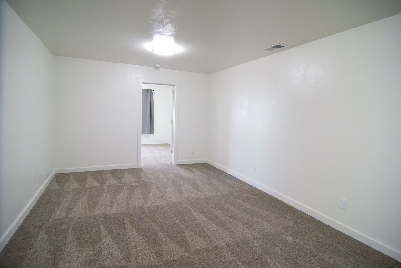 37 W Main St - Photo 7 of 20