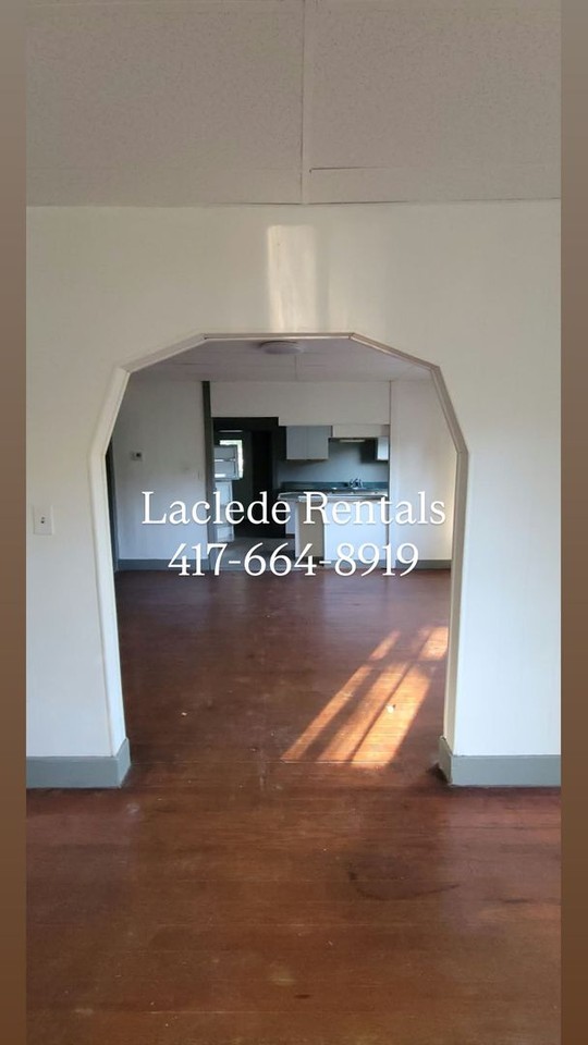 346 N Jackson Ave - Photo 4 of 17