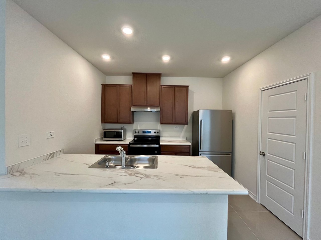 4125 Woodside Dr - Photo 4 of 17