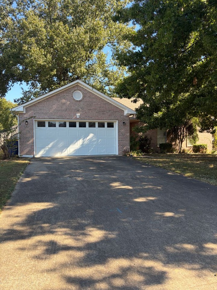 28 Stonehaven Dr - Photo 2 of 20