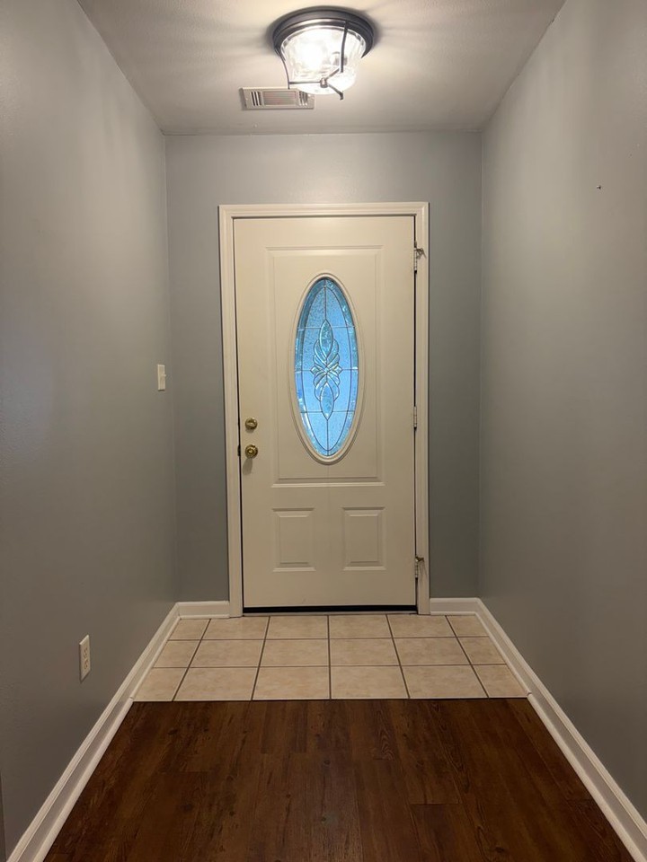 28 Stonehaven Dr - Photo 3 of 20