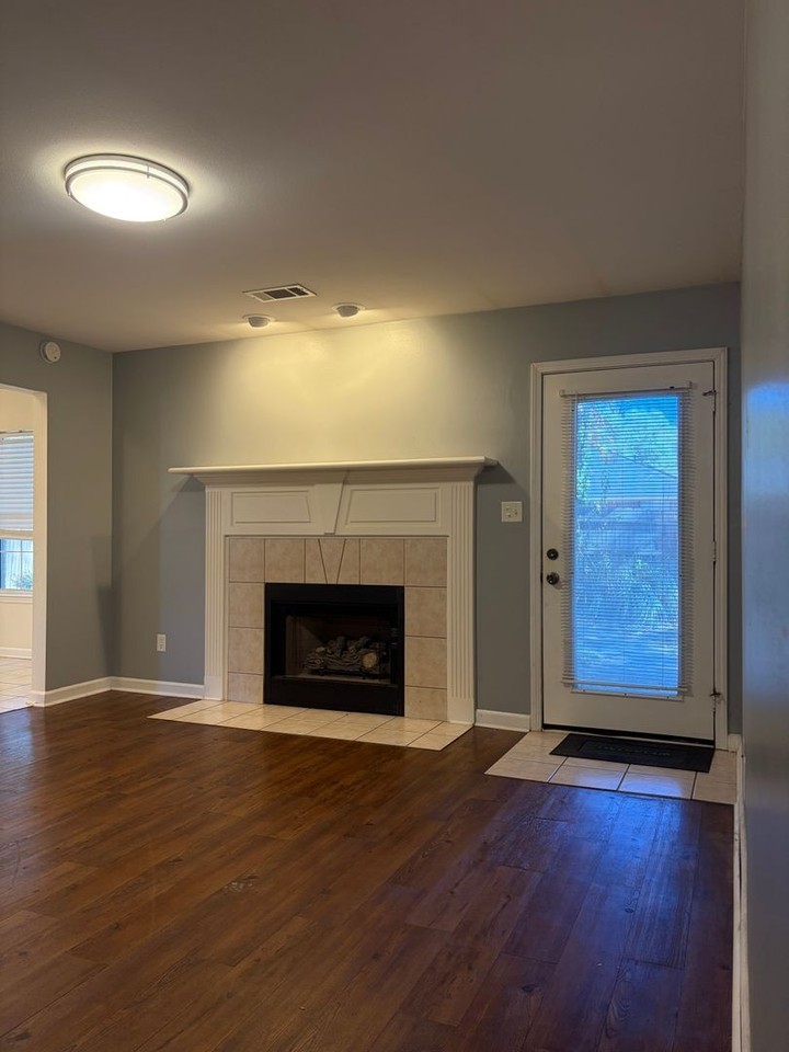 28 Stonehaven Dr - Photo 4 of 20