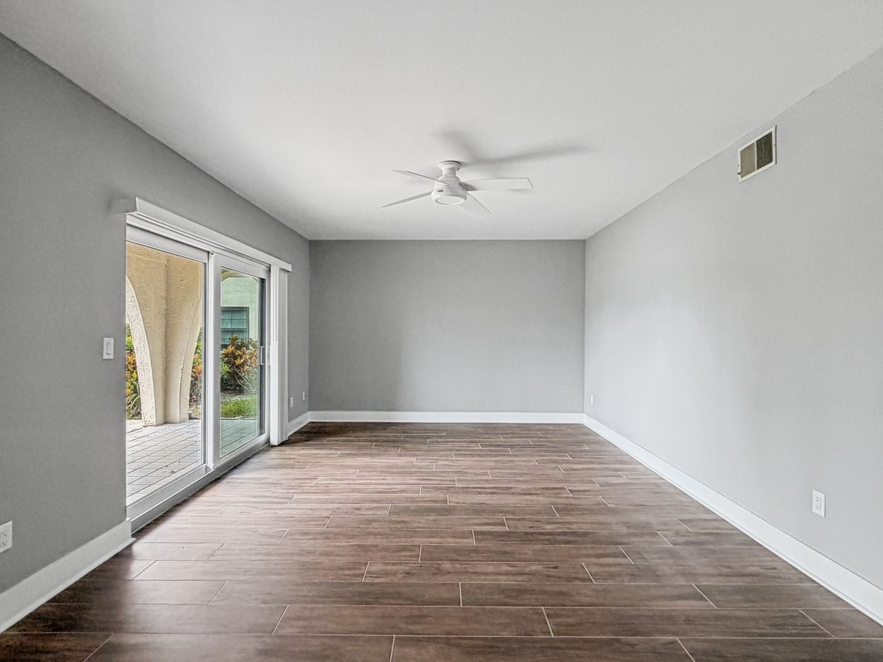507 Plaza Seville Ct #13 - Photo 4 of 28