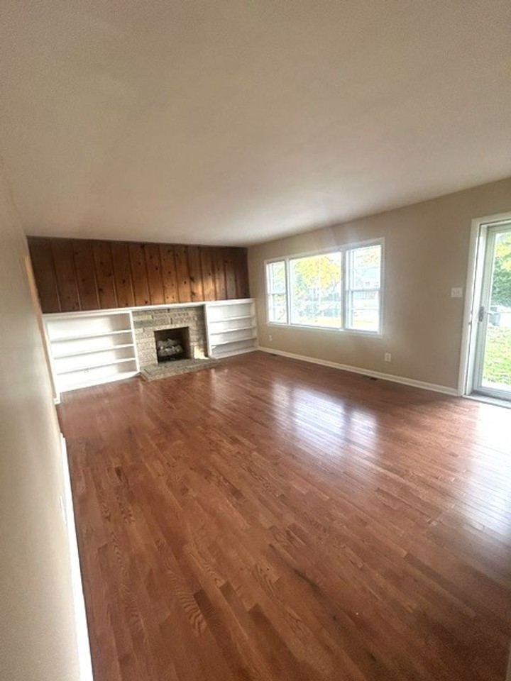 986 Fredericksburg Rd - Photo 2 of 14