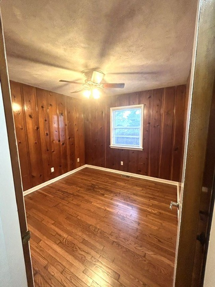 986 Fredericksburg Rd - Photo 6 of 14