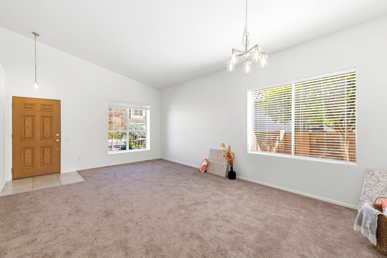 7810 E Calle Del Minique - Photo 5 of 31