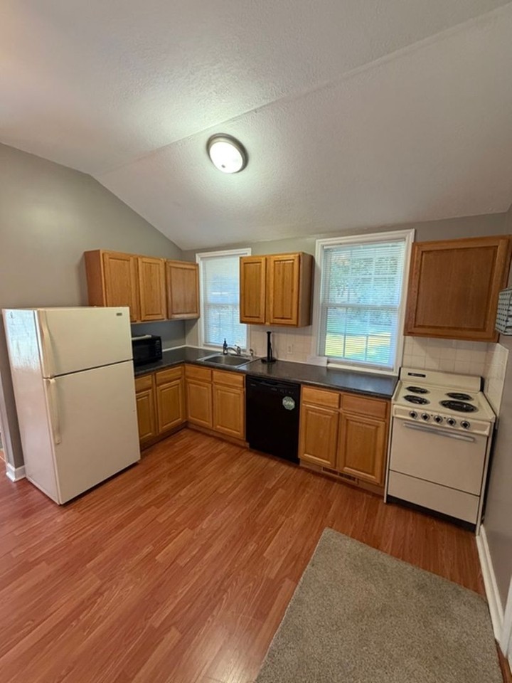 731 W Ellis St - Photo 2 of 8