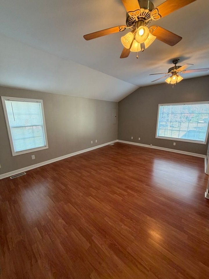 731 W Ellis St - Photo 3 of 8