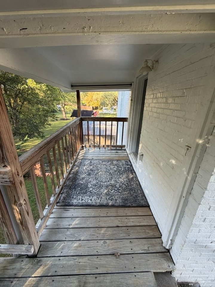 731 W Ellis St - Photo 7 of 8