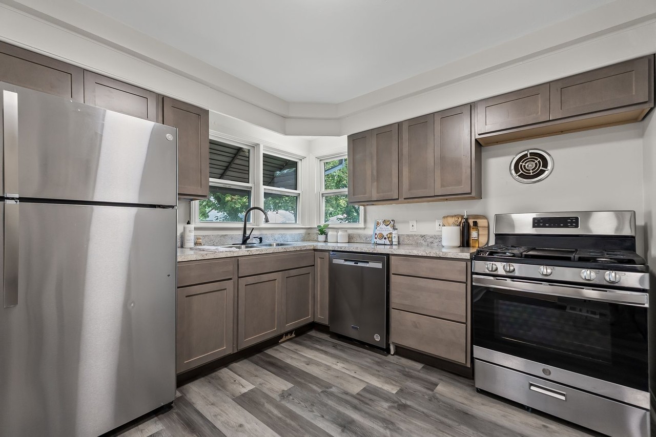 23830 Morton St - Photo 2 of 19