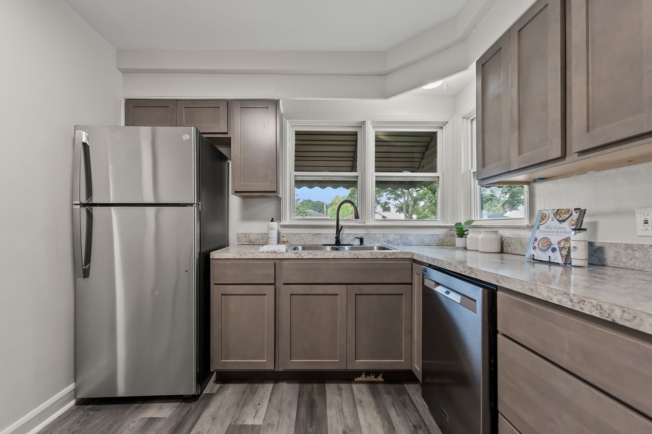 23830 Morton St - Photo 3 of 19