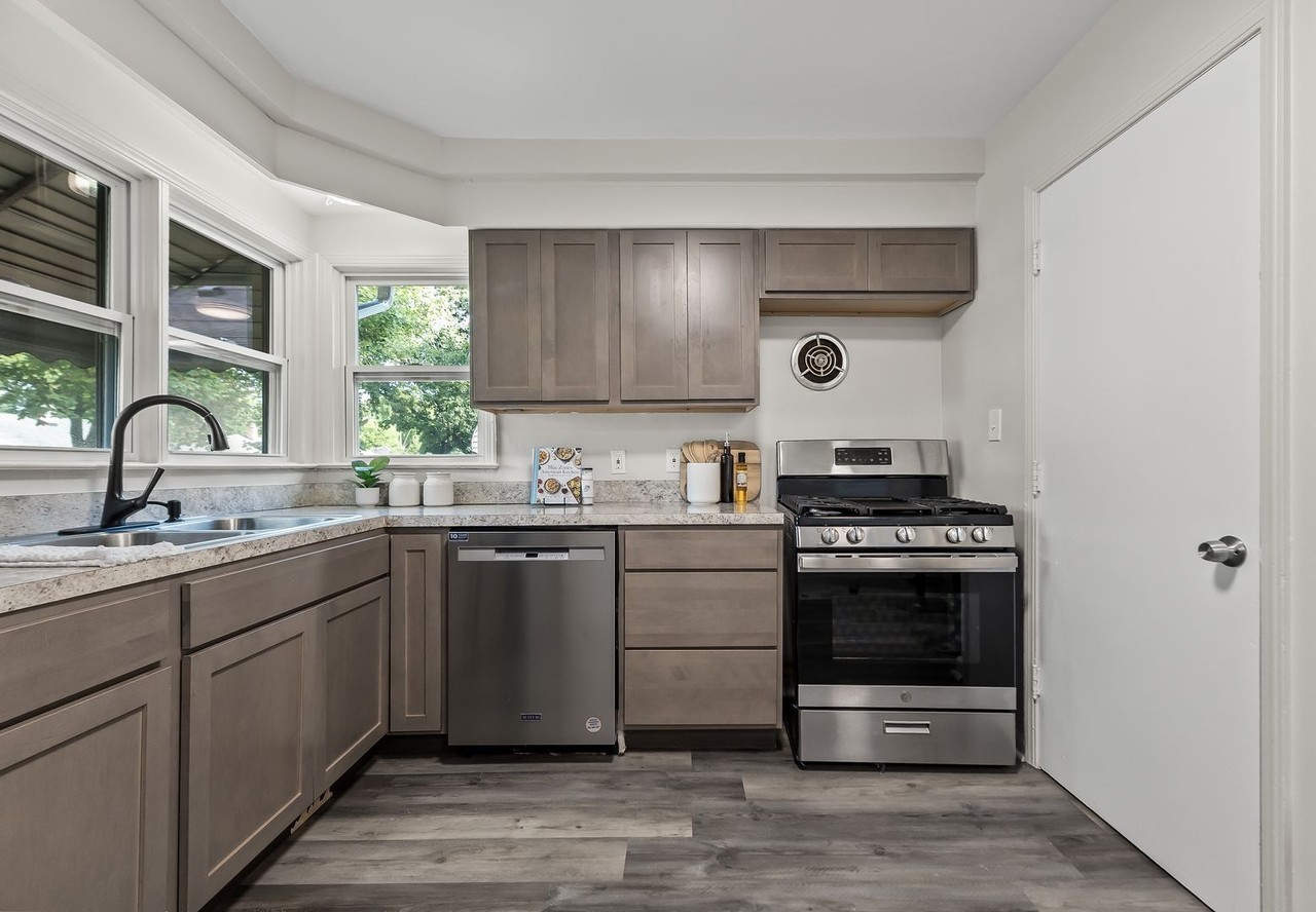 23830 Morton St - Photo 4 of 19