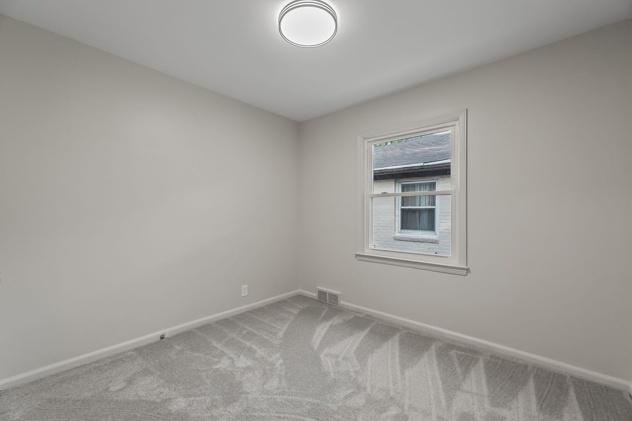 23830 Morton St - Photo 7 of 19