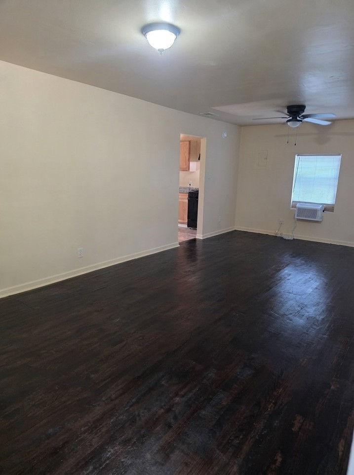 1455 Houston St - Photo 2 of 12