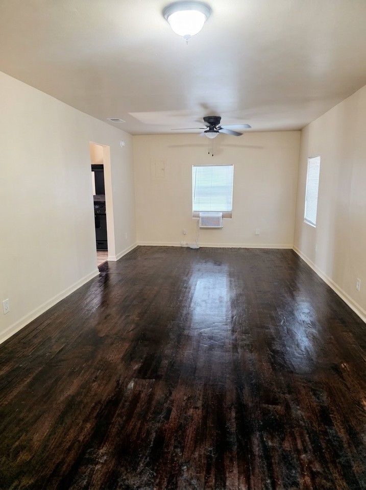 1455 Houston St - Photo 3 of 12