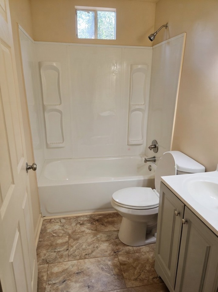 1455 Houston St - Photo 5 of 12