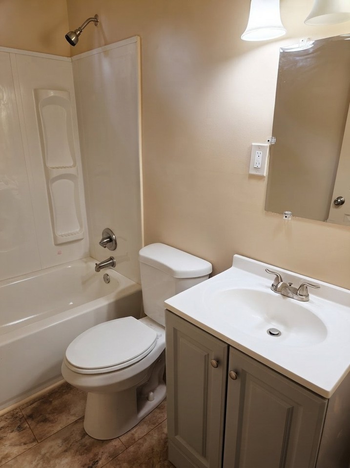 1455 Houston St - Photo 6 of 12