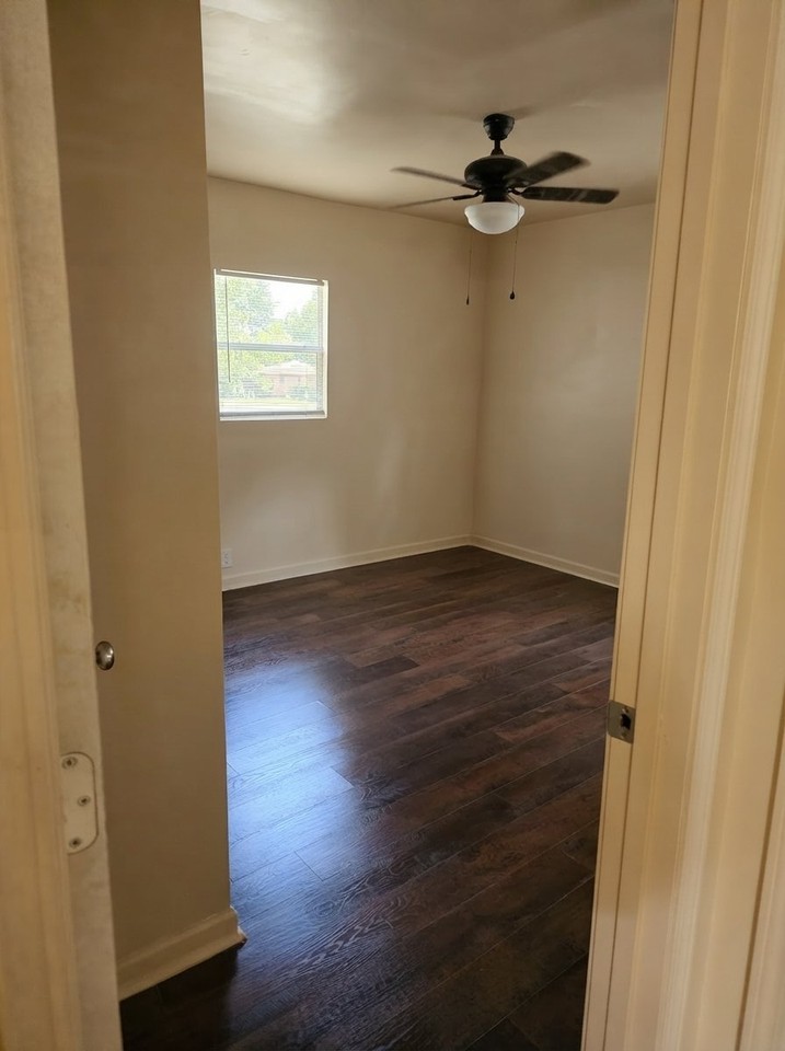 1455 Houston St - Photo 7 of 12