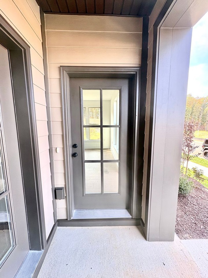 423 Aura Ave - Photo 2 of 18
