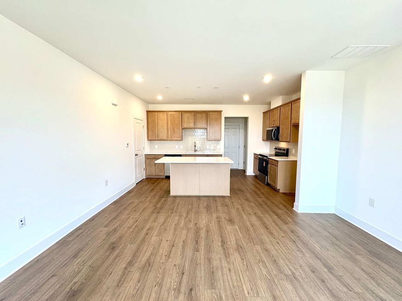 423 Aura Ave - Photo 4 of 18