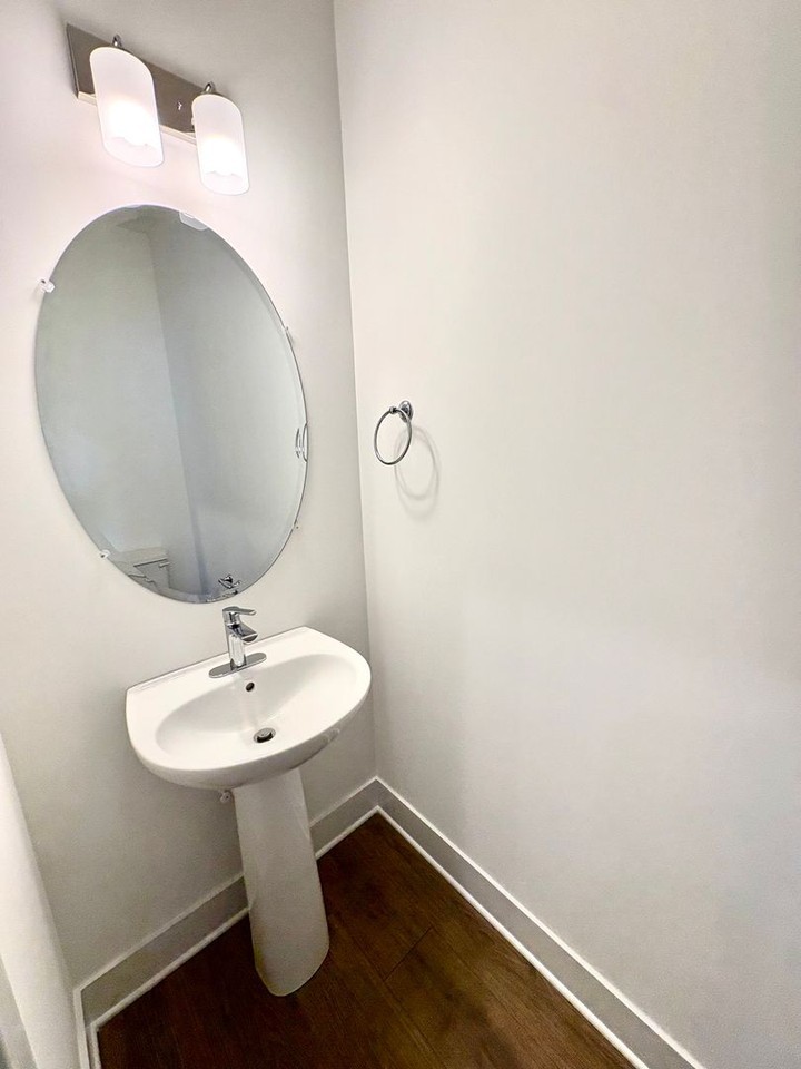 423 Aura Ave - Photo 5 of 18