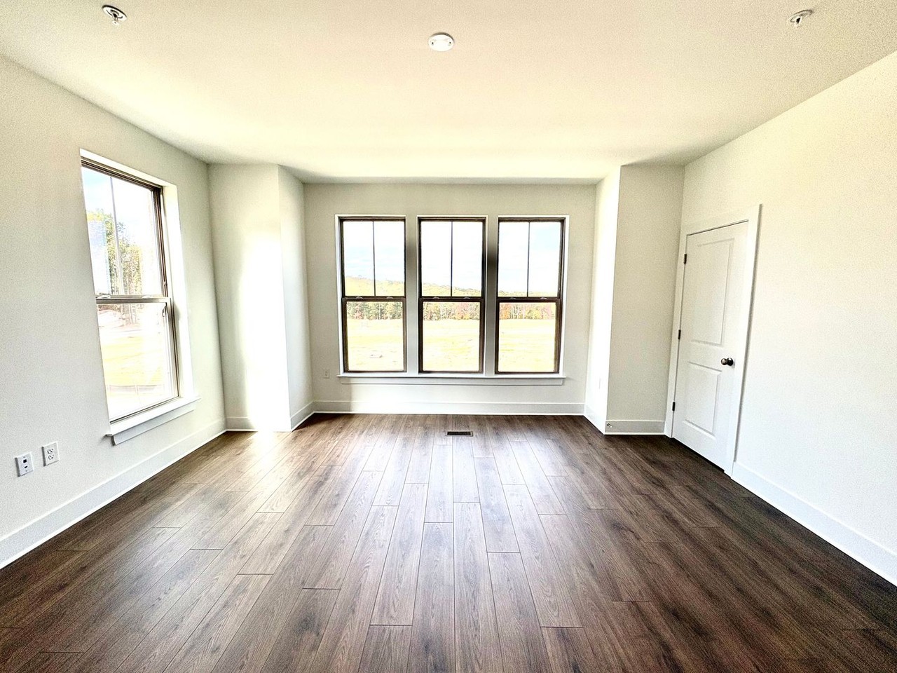 423 Aura Ave - Photo 6 of 18