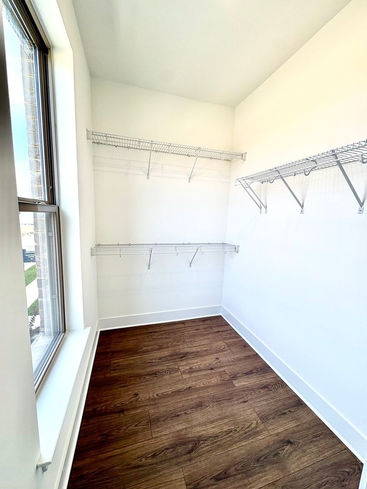 423 Aura Ave - Photo 7 of 18