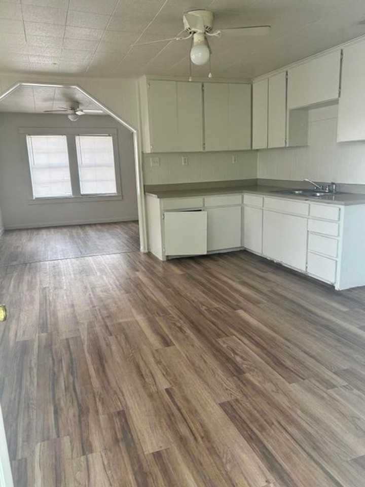 513 N Browning St - Photo 2 of 9