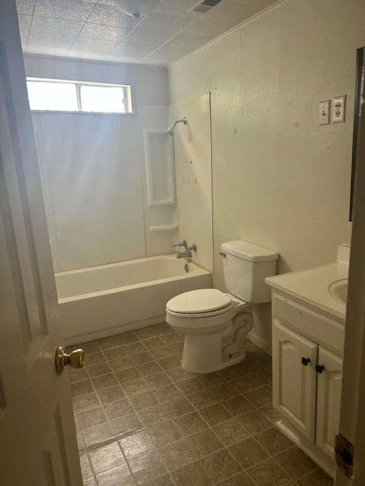 513 N Browning St - Photo 6 of 9