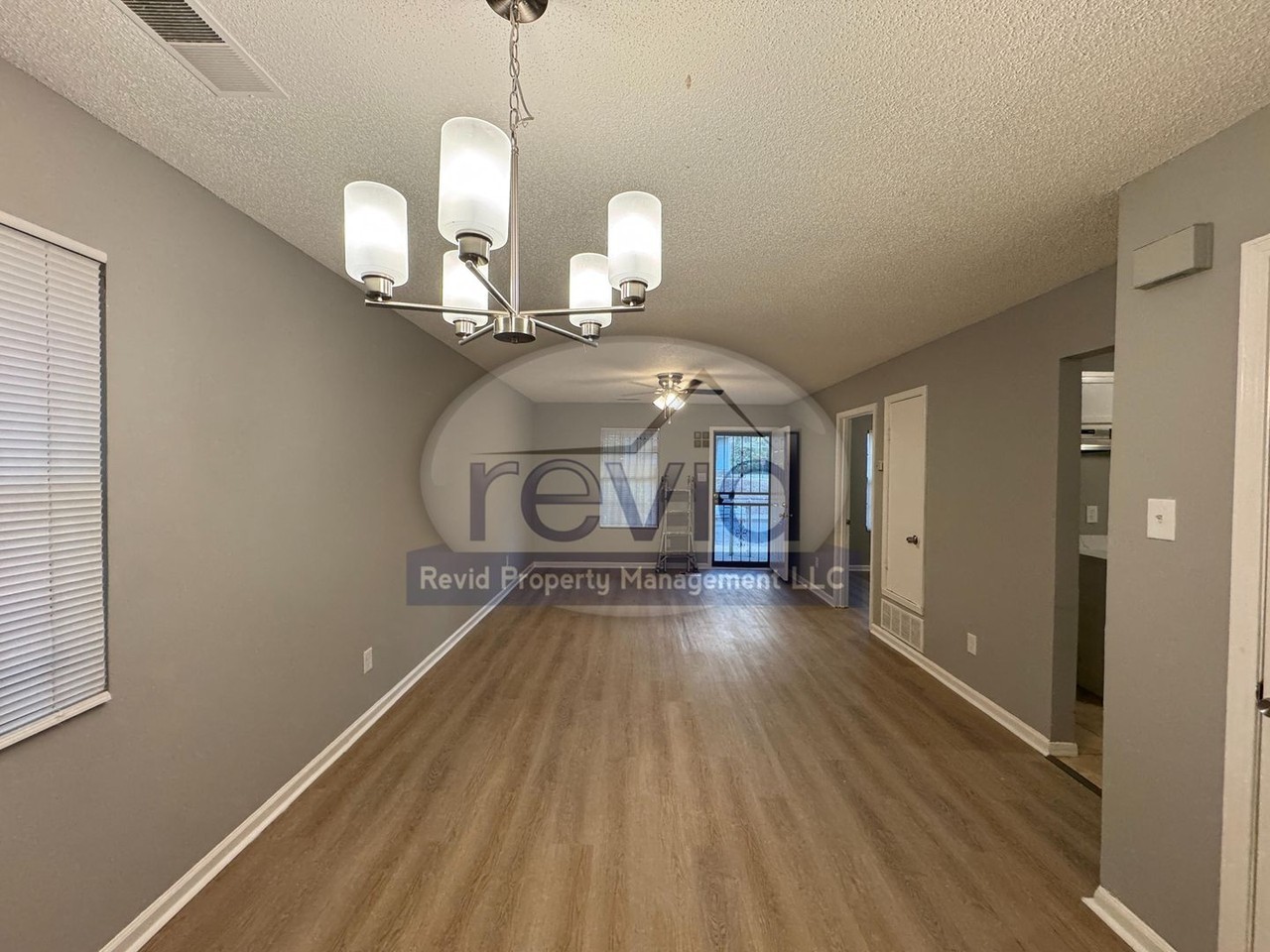 881 Alaska St - Photo 2 of 11