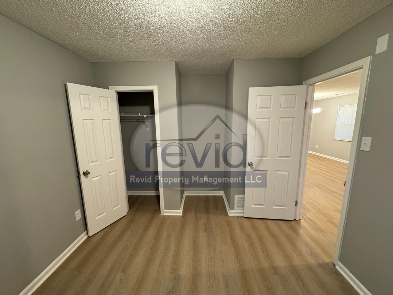 881 Alaska St - Photo 4 of 11