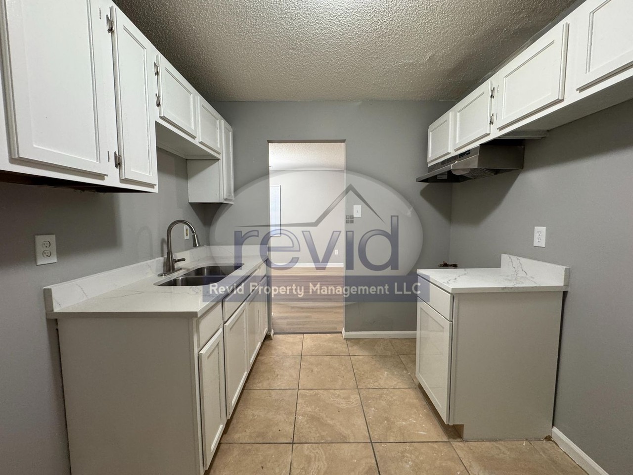 881 Alaska St - Photo 5 of 11