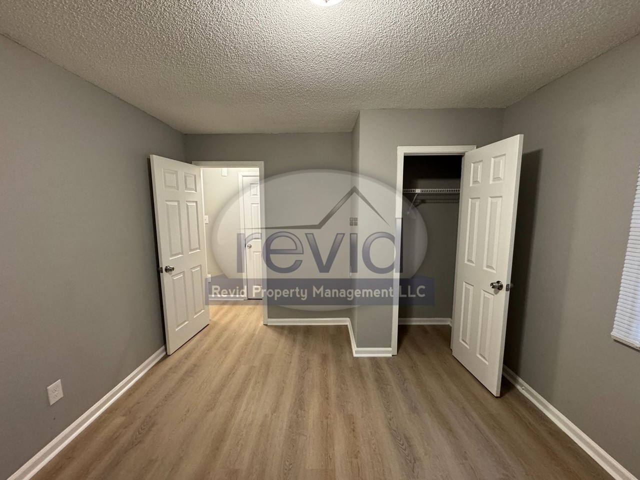 881 Alaska St - Photo 6 of 11