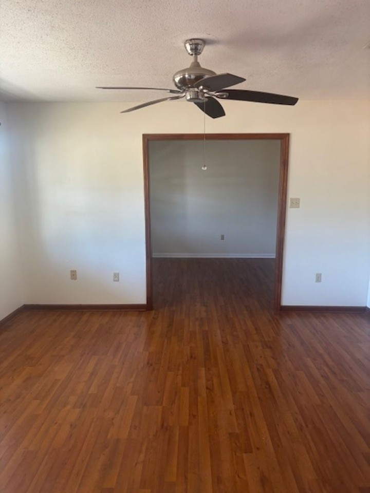 2572 Salamanca Dr - Photo 2 of 12