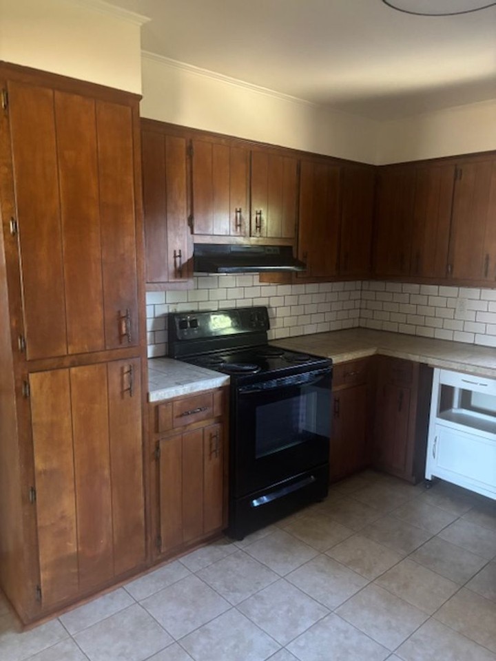 2572 Salamanca Dr - Photo 4 of 12