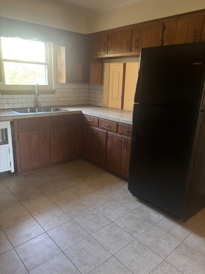 2572 Salamanca Dr - Photo 5 of 12