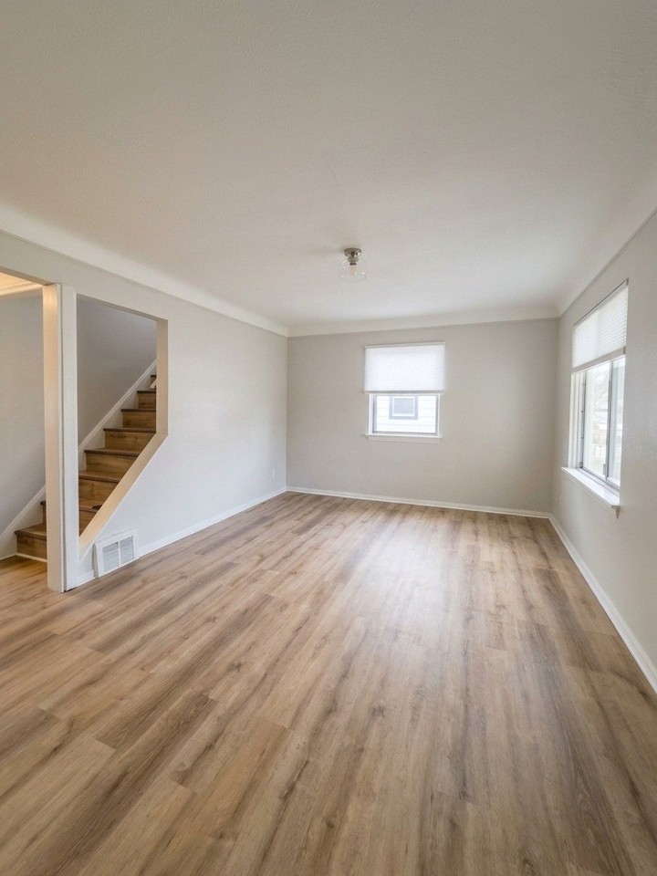 5530 Oakwood Ave - Photo 2 of 8