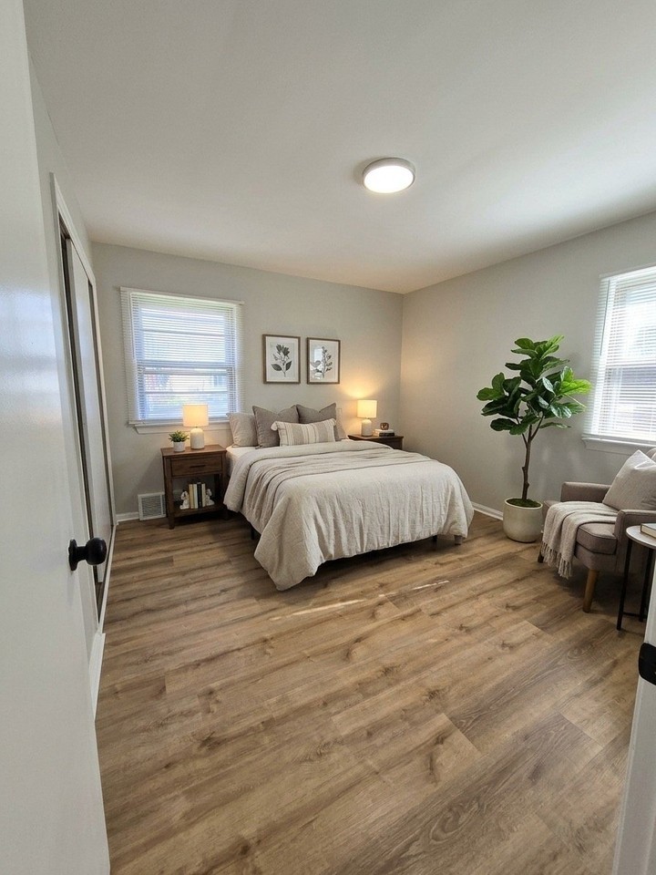 5530 Oakwood Ave - Photo 3 of 8