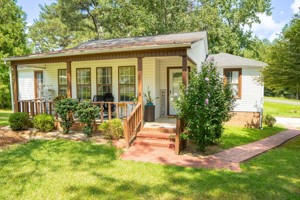 featured image of 1929 John Everall Rd