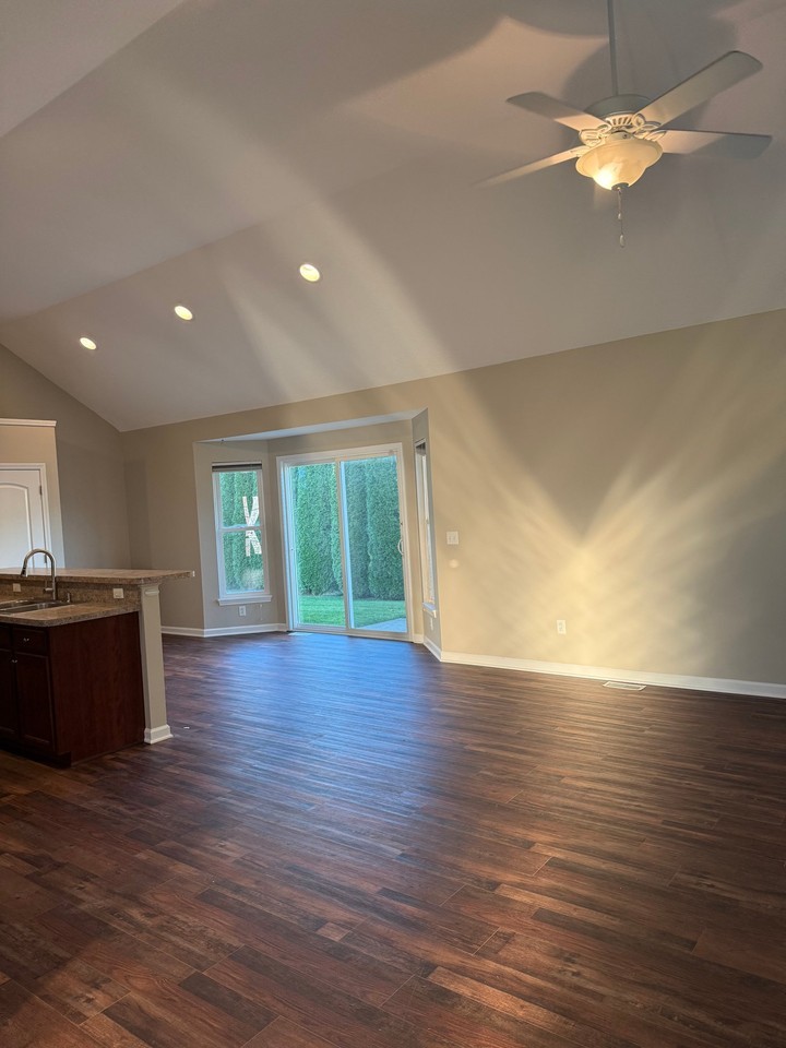 1202 Plum Grove Ln - Photo 4 of 20