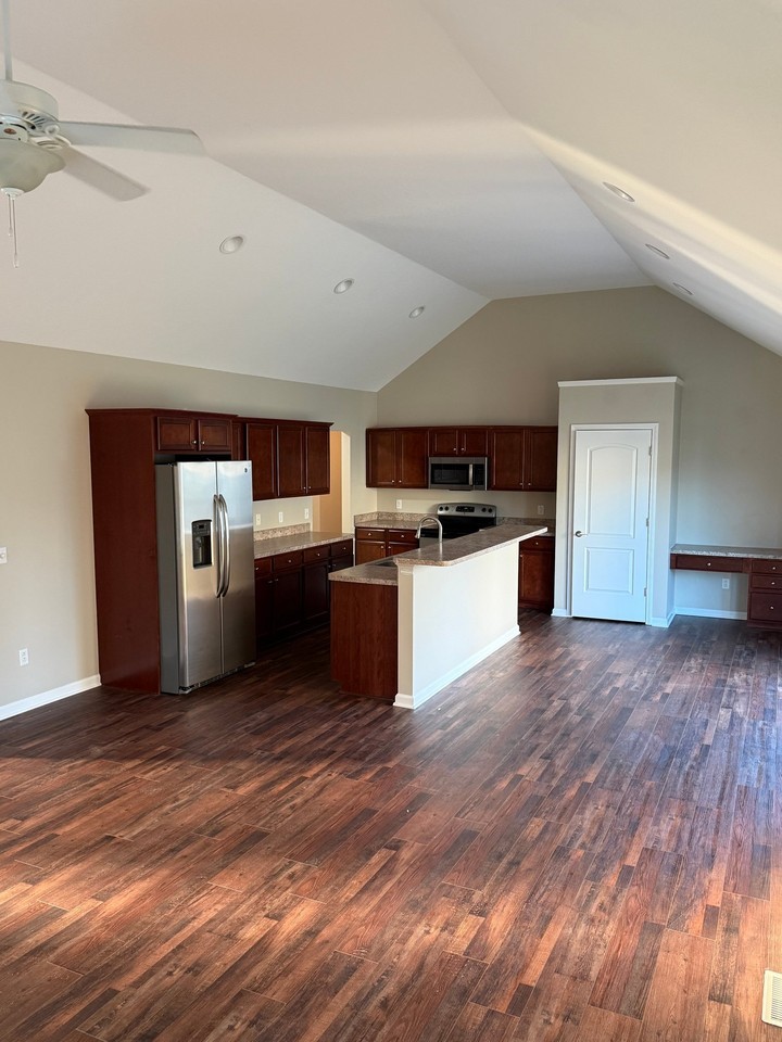 1202 Plum Grove Ln - Photo 5 of 20