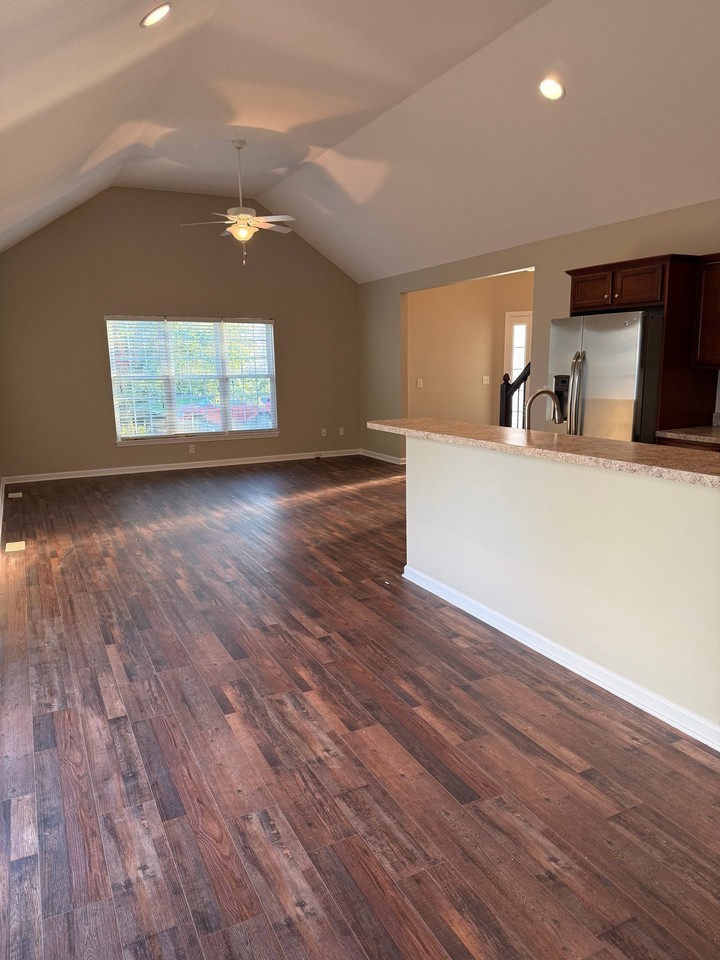1202 Plum Grove Ln - Photo 6 of 20