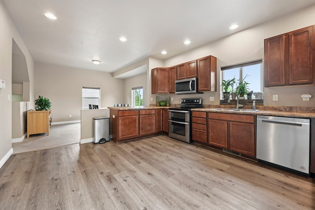 4268 Marlow Cir - Photo 5 of 18