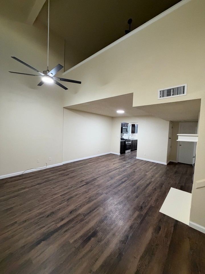 11936 Regal Banner Ln - Photo 4 of 15