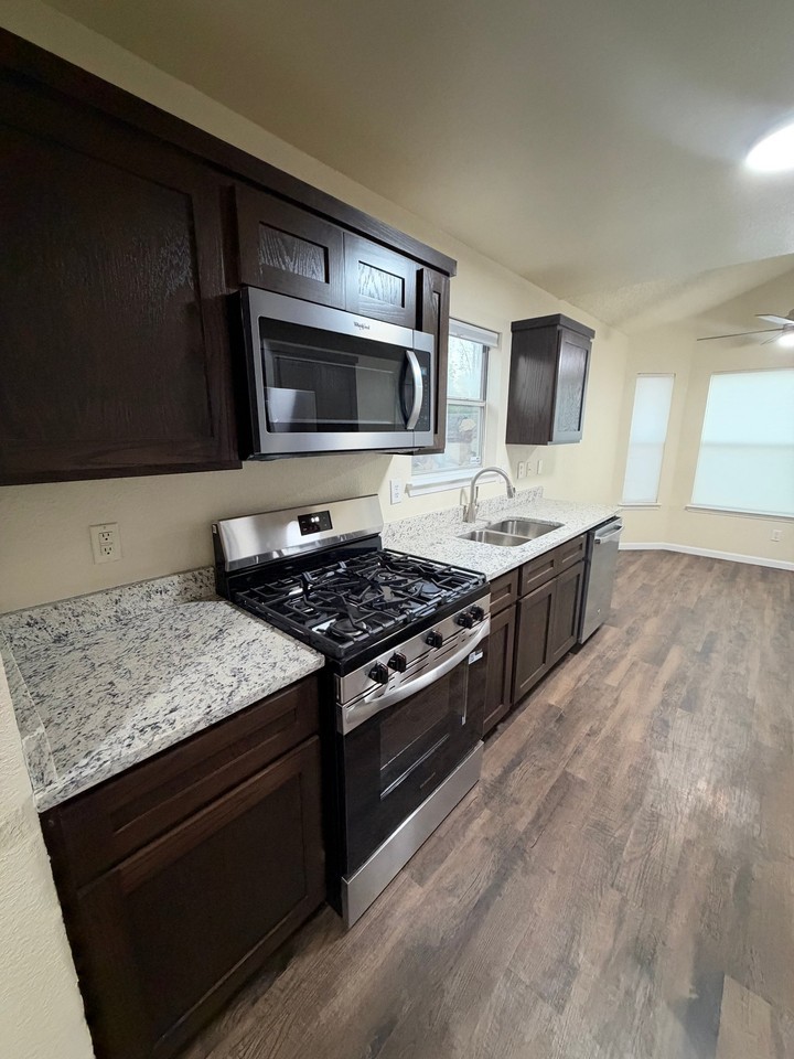 11936 Regal Banner Ln - Photo 5 of 15