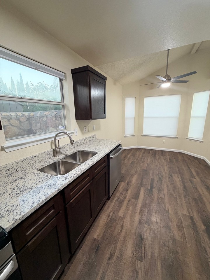 11936 Regal Banner Ln - Photo 6 of 15
