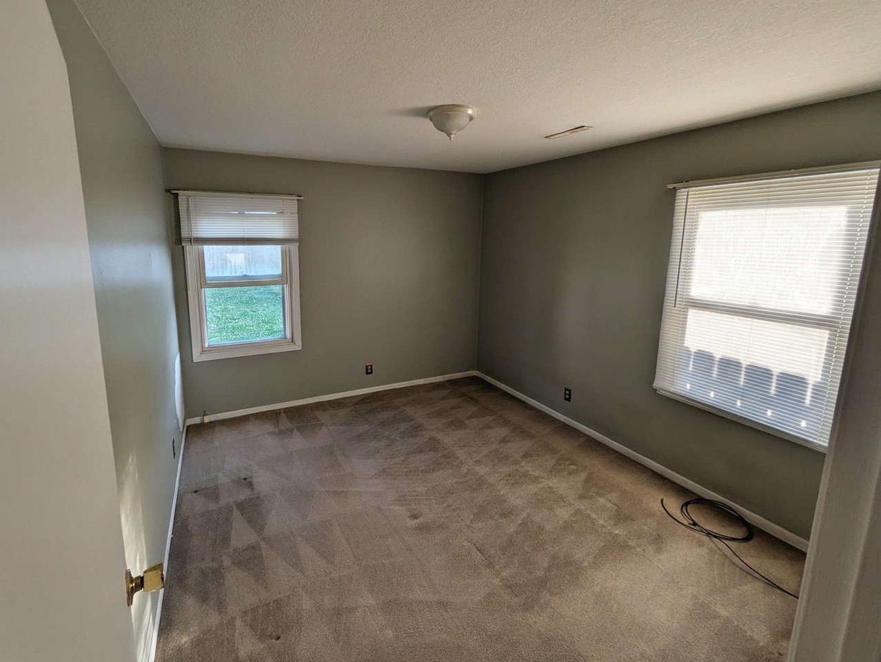 557 Edgewood Dr - Photo 6 of 7