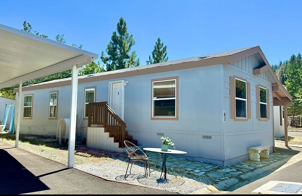 1080 Julie Ln - Photo 2 of 19