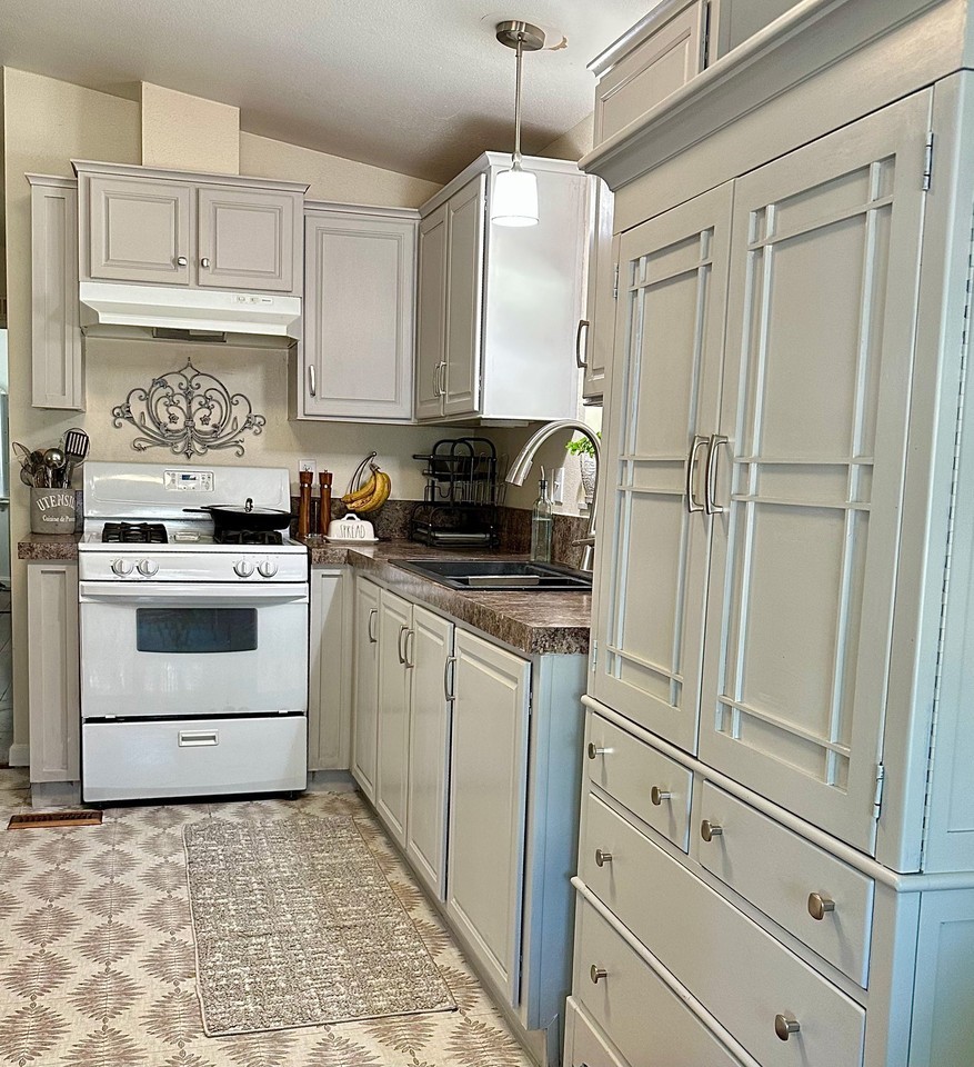 1080 Julie Ln - Photo 5 of 19